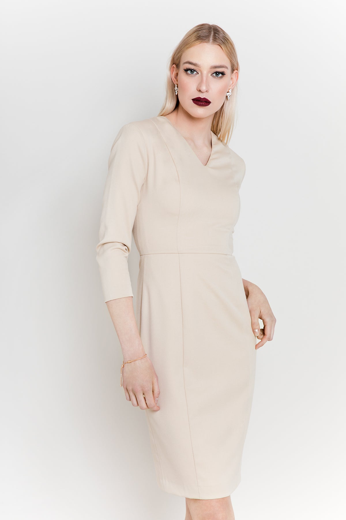 cream sheath dress 1960s Simple Silk Its sartorial construction Women's Cream Satin Corsage Boat